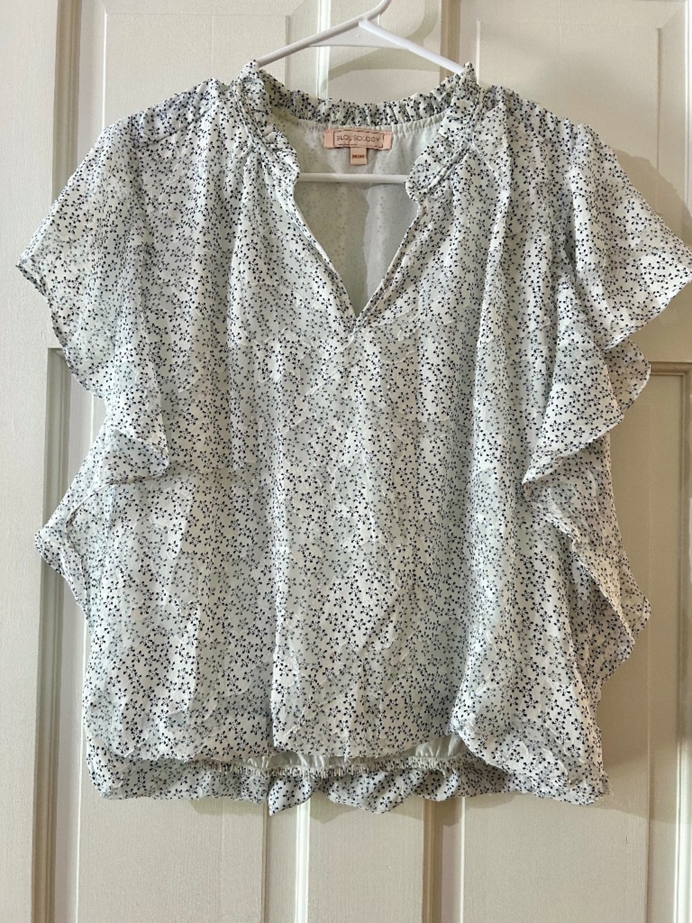 Blousology White Navy Floral Flutter Sleeve Blouse Medium